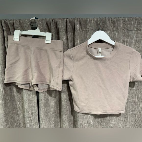 ALO Yoga Tops - Alo Yoga pink micro waffle set